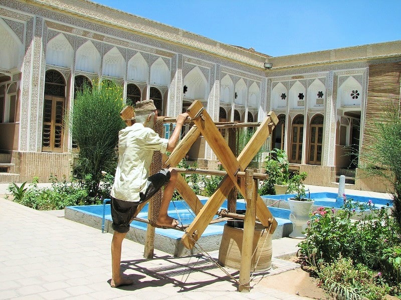 حیاط خانه کلاهدوزها محل موزه آب یزد_38